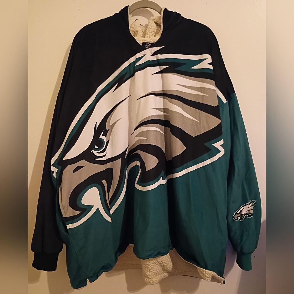 Philadelphia Eagles Oversized Reversible NFL Team Apparel Sherpa Hoodie OS